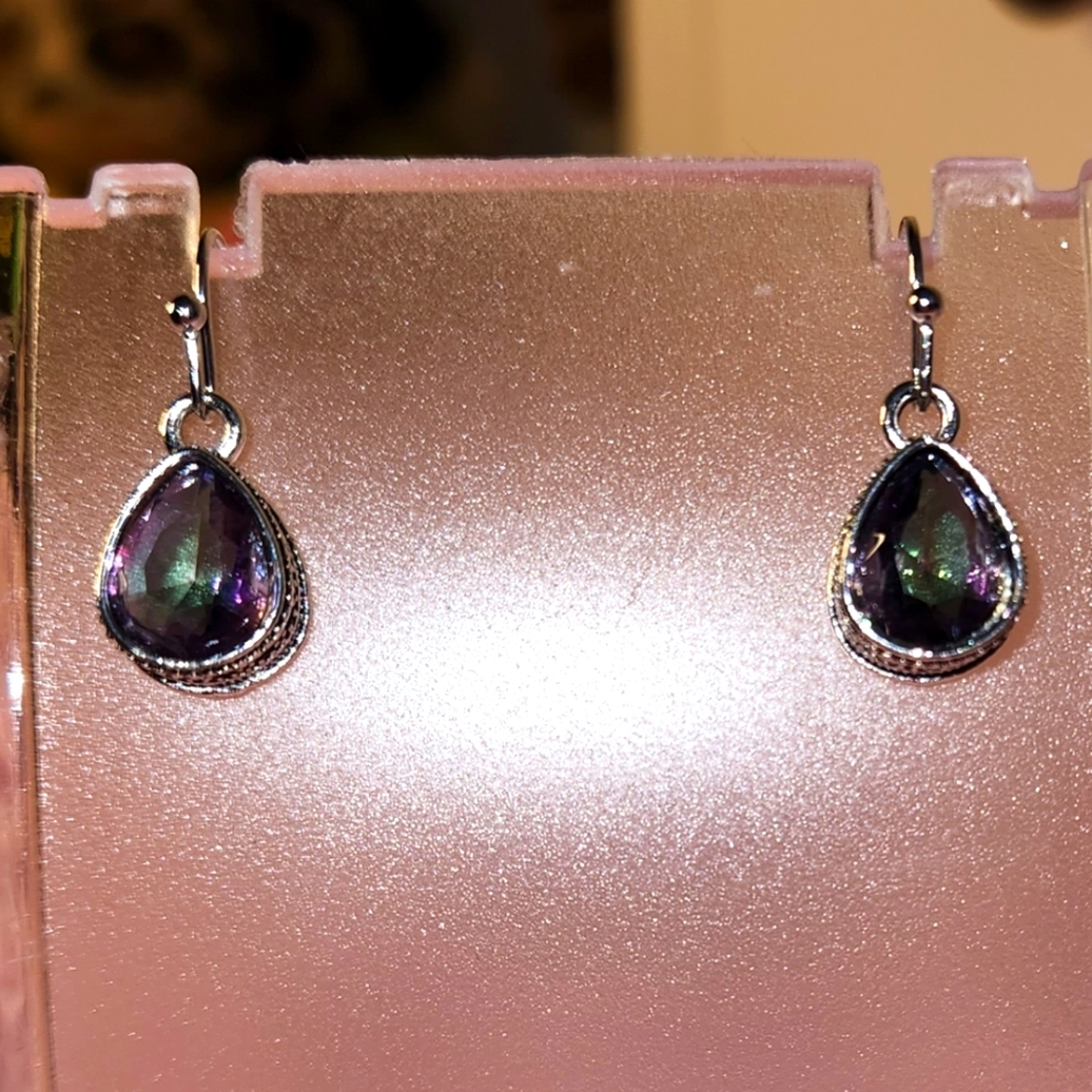 Unique statement  earrings! NWOT (R69)